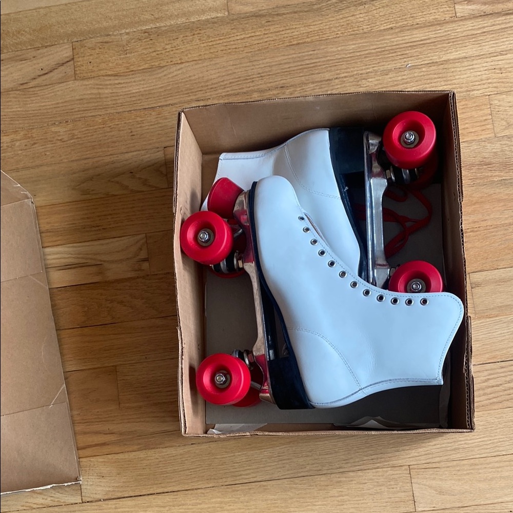 VINTAGE! White Roller Skates with Red Wheels ( NEVER USED!!!)